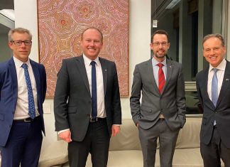‘Flexible’ 7CPA to implement policy reforms in aged care and mental health PSA's lead 7CPA negotiator Dr Shane Jackson, CEO Mark Kinsella and National President Associate Professor Chris Freeman with Federal Health Minister Greg Hunt.