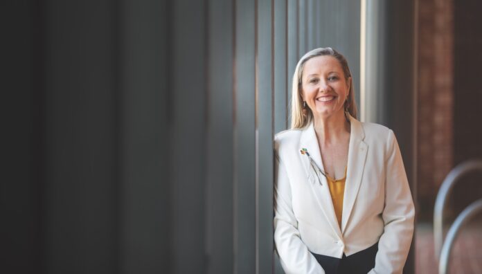 JOH2206_07_Mahlab_FayeMcMillian-19-EditPRINT Aboriginal pharmacist workforce member, Professor Faye McMillian MPS smiling confidently indoors